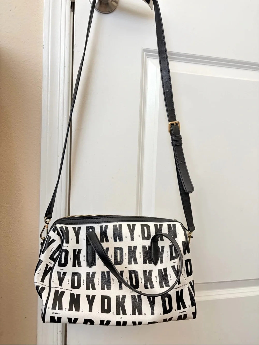 DKNY Black & White Logo Crossbody Shoulder Bag - Picture 1 of 6